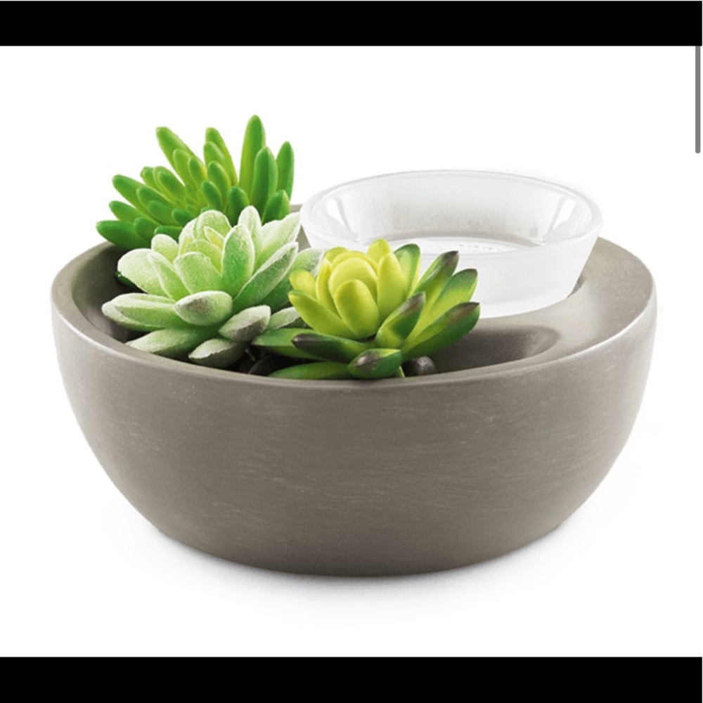 NWT Scentsy Little Garden Wax Melter With 3 Wax Bars